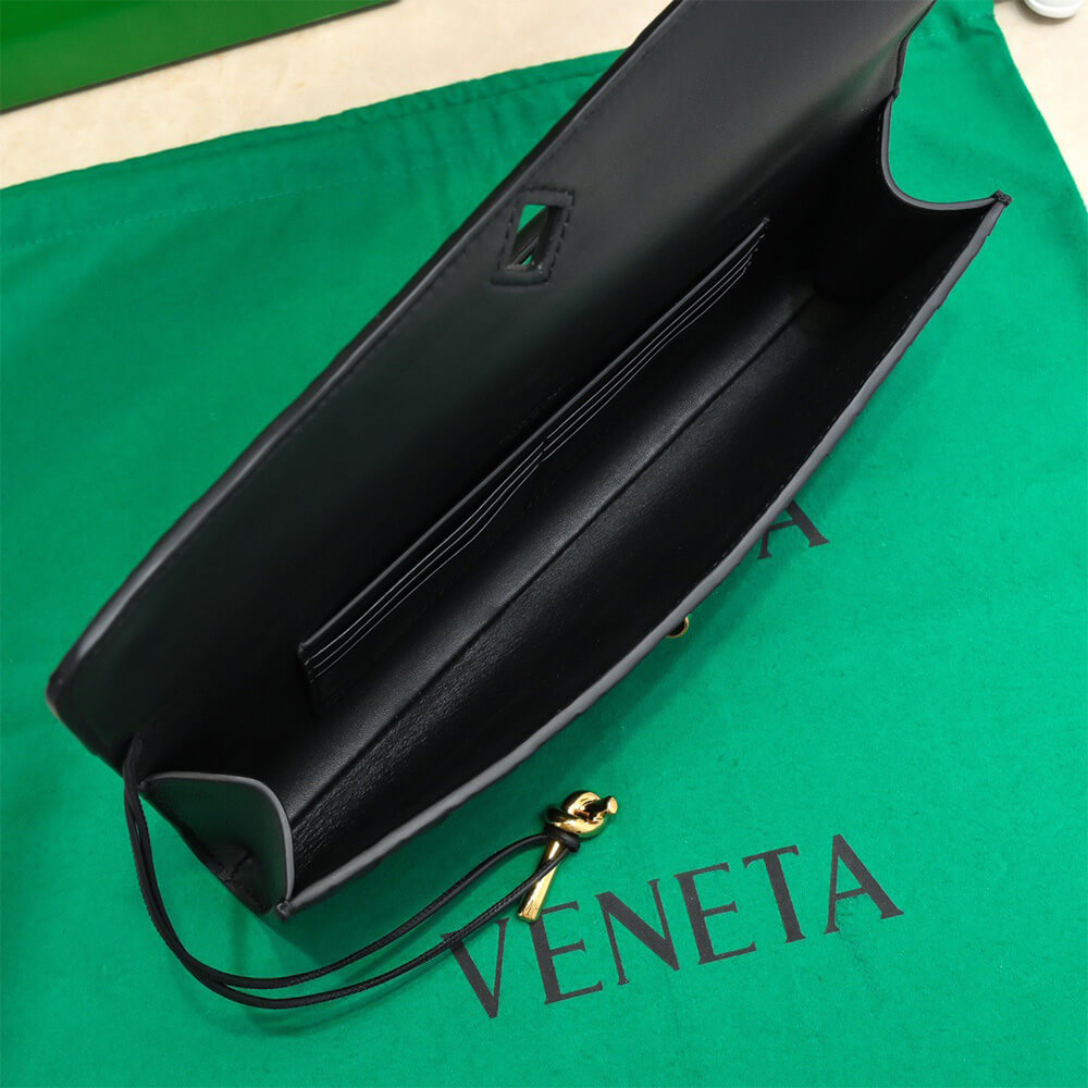 Bottega Veneta Andiamo Clutch(HIGH-END GRADE)