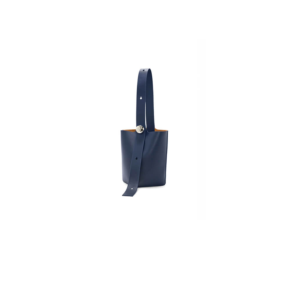 LOEWE Medium Pebble bucket in smooth calfskin(high-end grade)