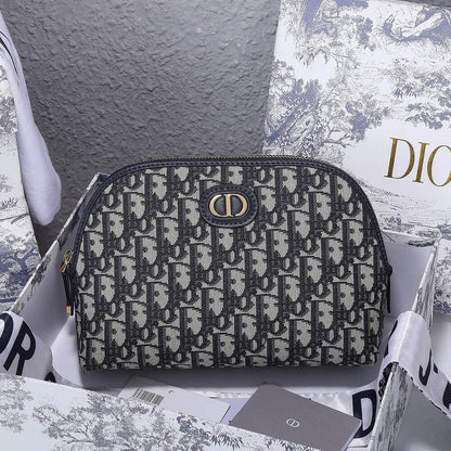 30 MONTAIGNE BEAUTY POUCH