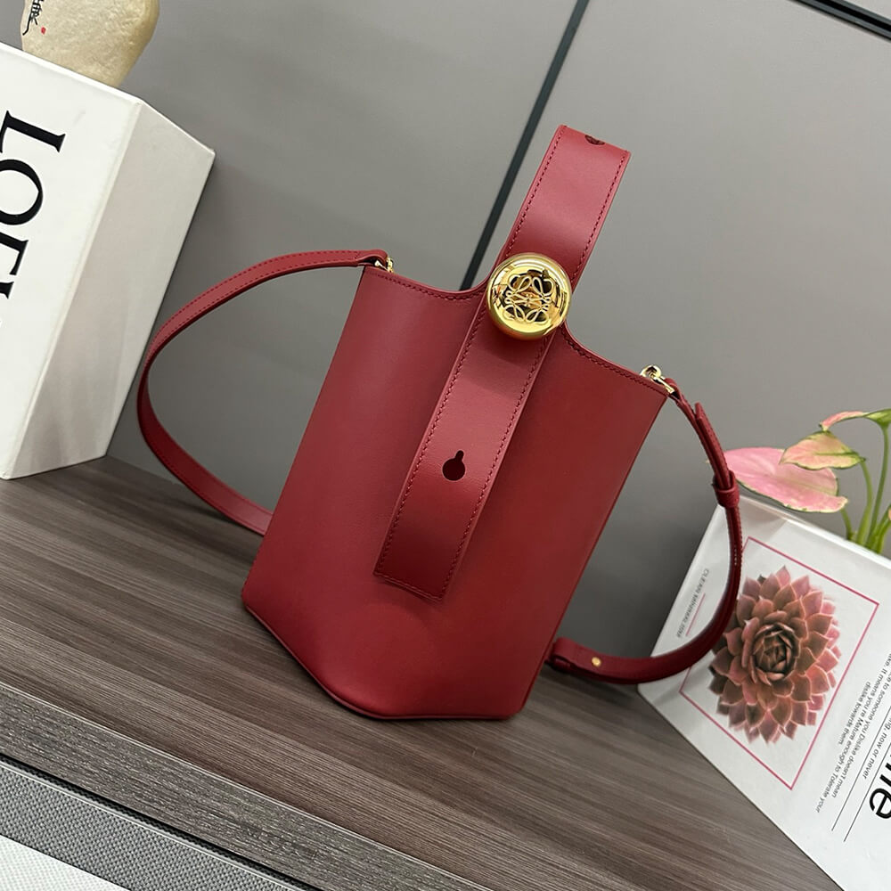 LOEWE Mini Pebble bucket in smooth calfskin(high-end grade)