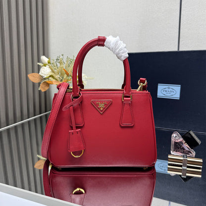 Prada Small Prada Galleria Saffiano leather bag(HIGH-END GRADE)