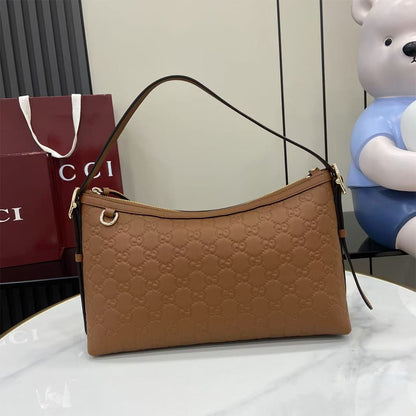 GG Emblem medium shoulder bag