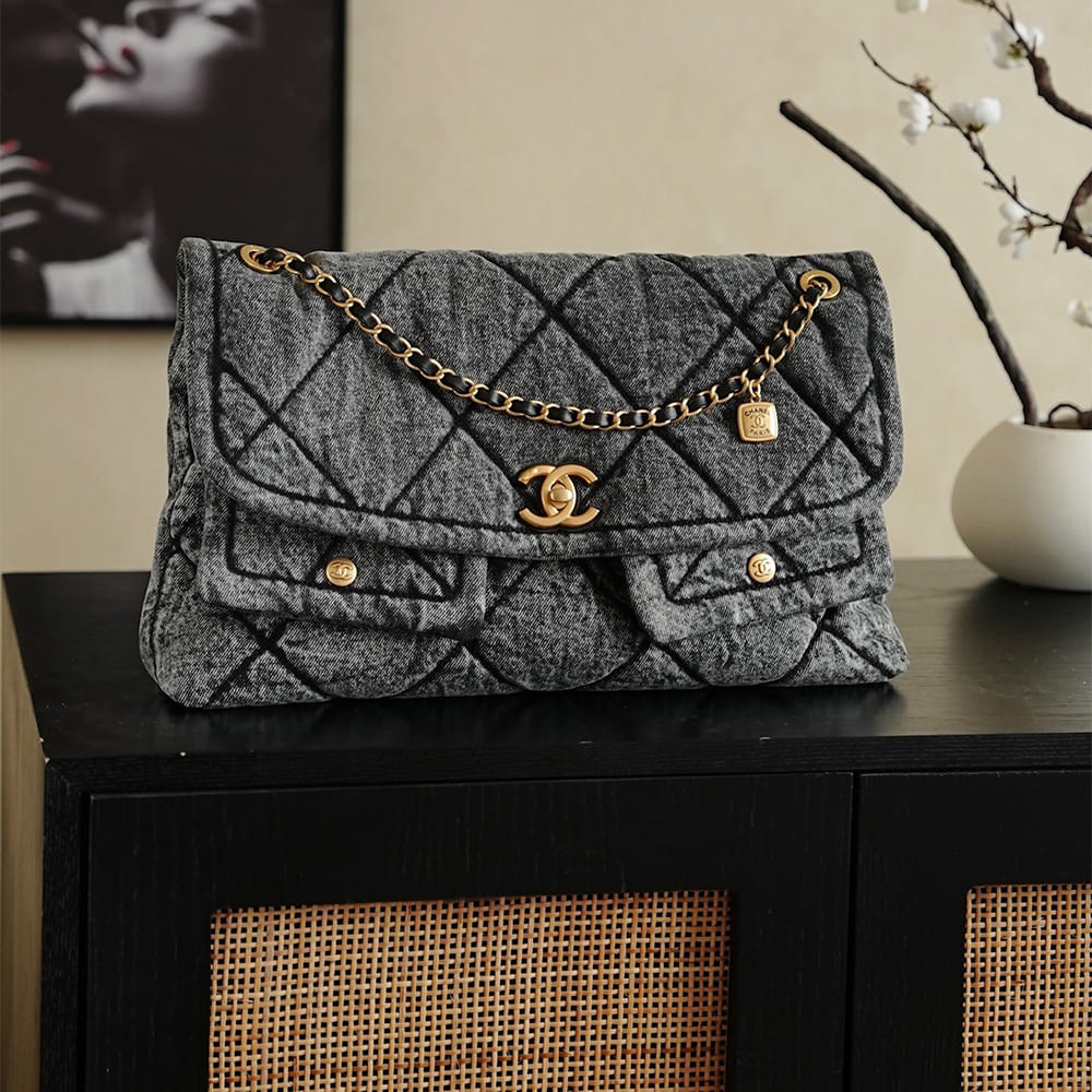 Chanel MAXI FLAP BAG(HIGH-END GRADE)