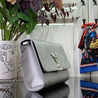 LV Pochette Louise