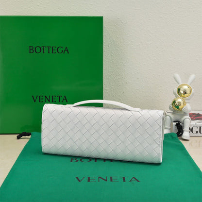 Bottega Veneta Andiamo Clutch(HIGH-END GRADE)