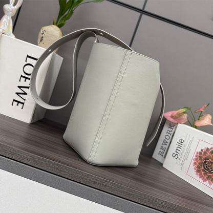 LOEWE Medium Pebble bucket in smooth calfskin(high-end grade)