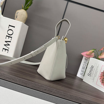 LOEWE Mini Pebble bucket in smooth calfskin(high-end grade)