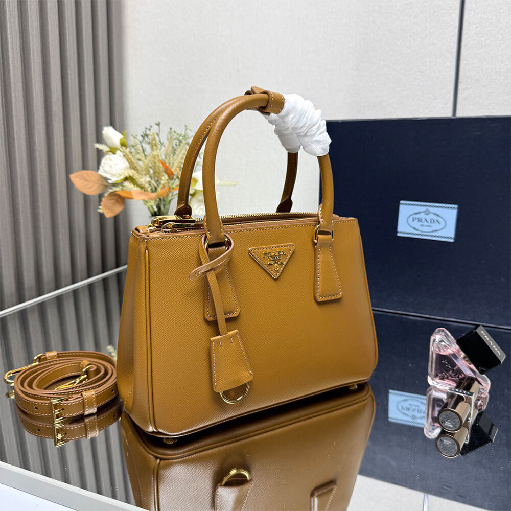 Prada Small Prada Galleria Saffiano leather bag(HIGH-END GRADE)
