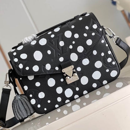 LV x YK Pochette Metis?