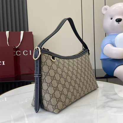 GG Emblem medium shoulder bag