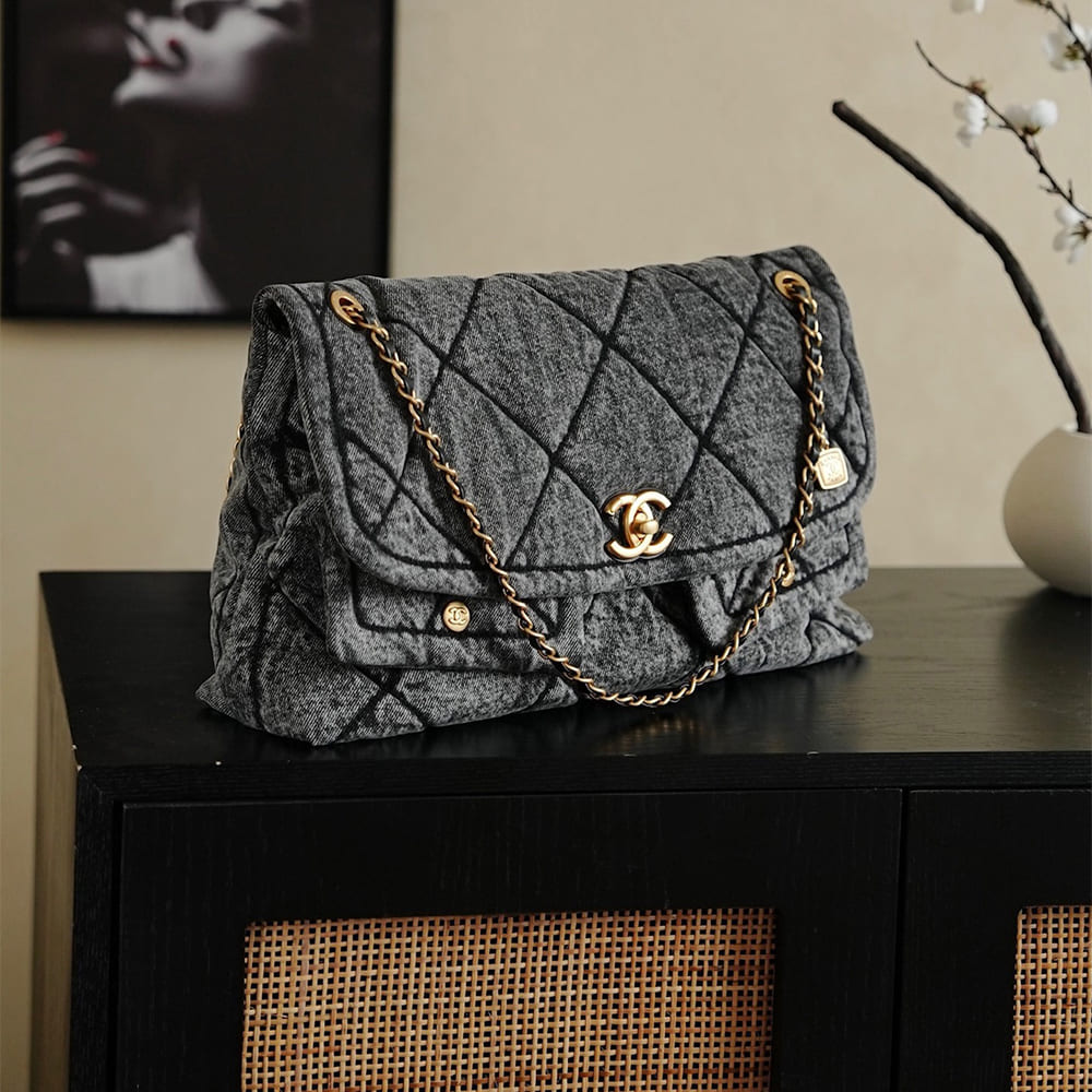 Chanel MAXI FLAP BAG(HIGH-END GRADE)