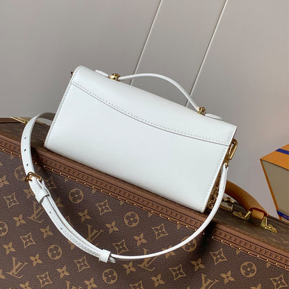 LV Wallet On Chain Capucines