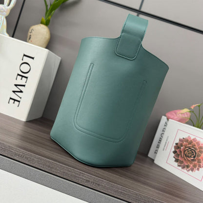LOEWE Medium Pebble bucket in smooth calfskin(high-end grade)