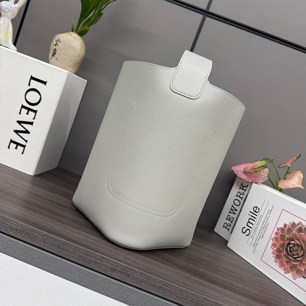 LOEWE Medium Pebble bucket in smooth calfskin(high-end grade)