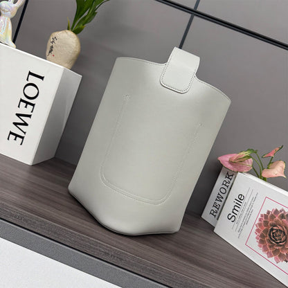 LOEWE Medium Pebble bucket in smooth calfskin(high-end grade)