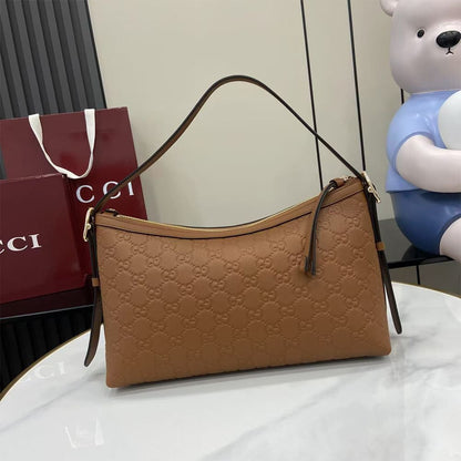 GG Emblem medium shoulder bag
