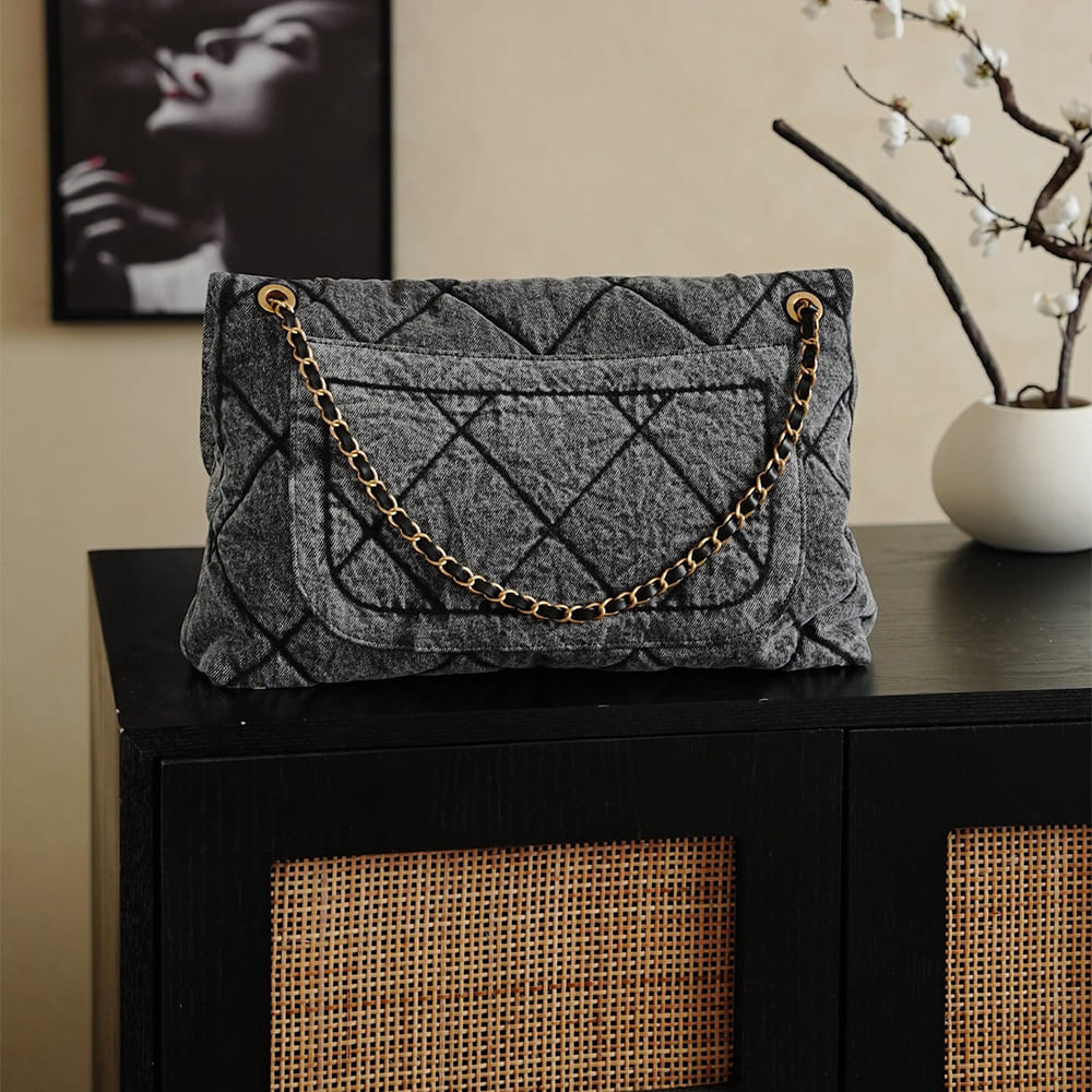 Chanel MAXI FLAP BAG(HIGH-END GRADE)