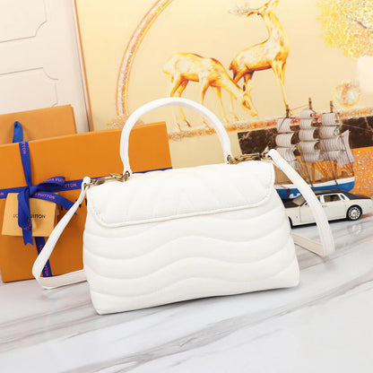 LV Hold Me