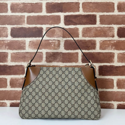 GG Emblem medium shoulder bag