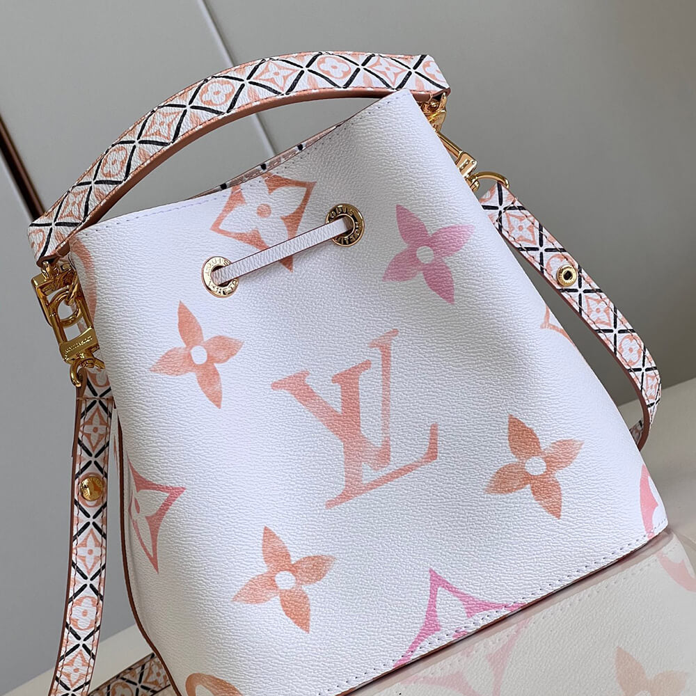LV By the Pool NEONOE BB