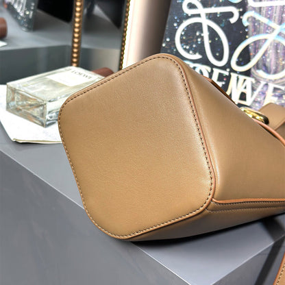 LOEWE Mini Pebble bucket in smooth calfskin(high-end grade)