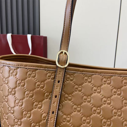 GG Emblem large tote bag