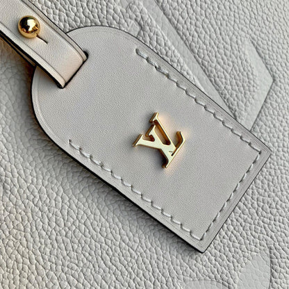 LV CARRYALL PM – EXCLUSIVELY ONLINE