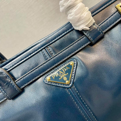 Prada Medium leather handbag(high-end grade)