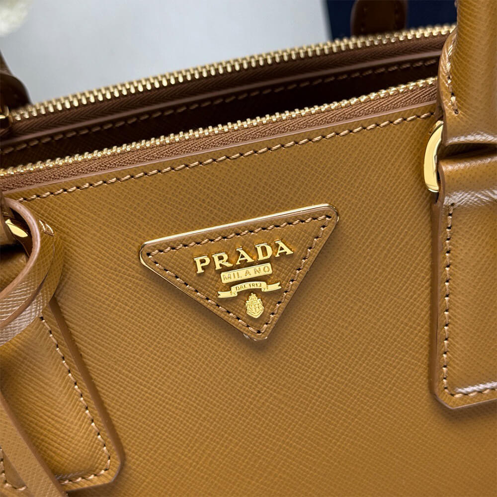 Prada Small Prada Galleria Saffiano leather bag(HIGH-END GRADE)