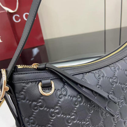 GG Emblem medium shoulder bag