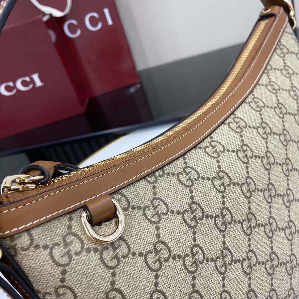 GG Emblem medium shoulder bag