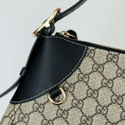 GG Emblem medium shoulder bag