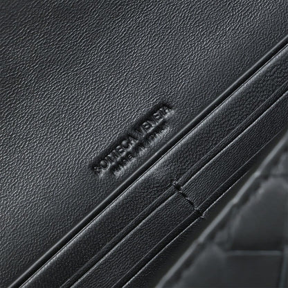 Bottega Veneta Andiamo Clutch(HIGH-END GRADE)