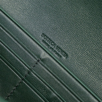Bottega Veneta Andiamo Clutch(HIGH-END GRADE)