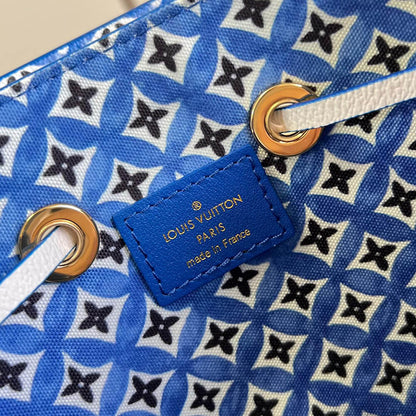 LV By the Pool NEONOE BB