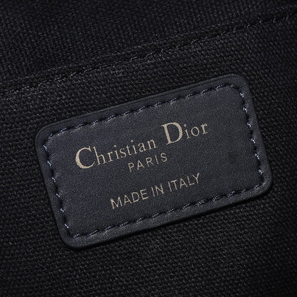 30 MONTAIGNE BEAUTY POUCH