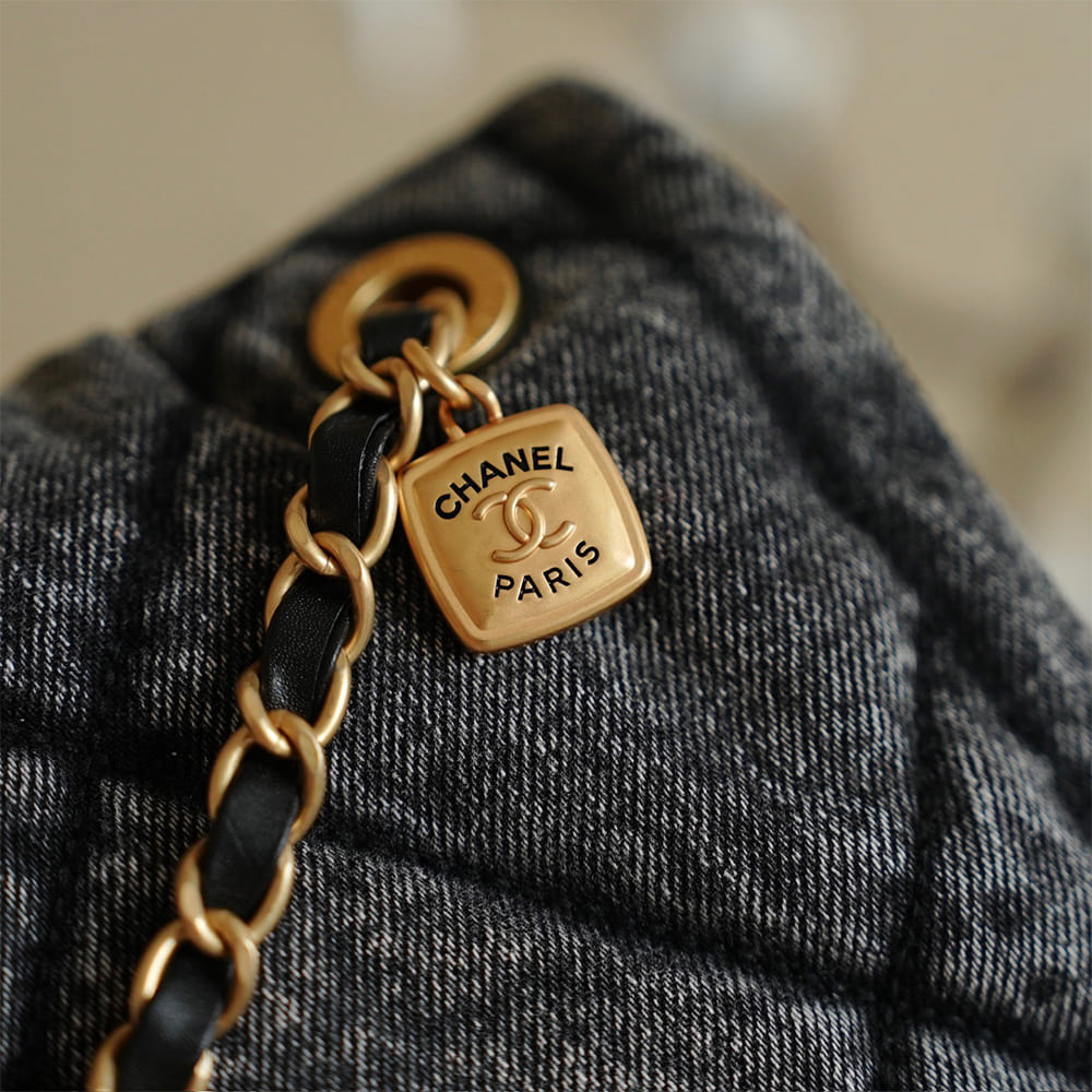 Chanel MAXI FLAP BAG(HIGH-END GRADE)