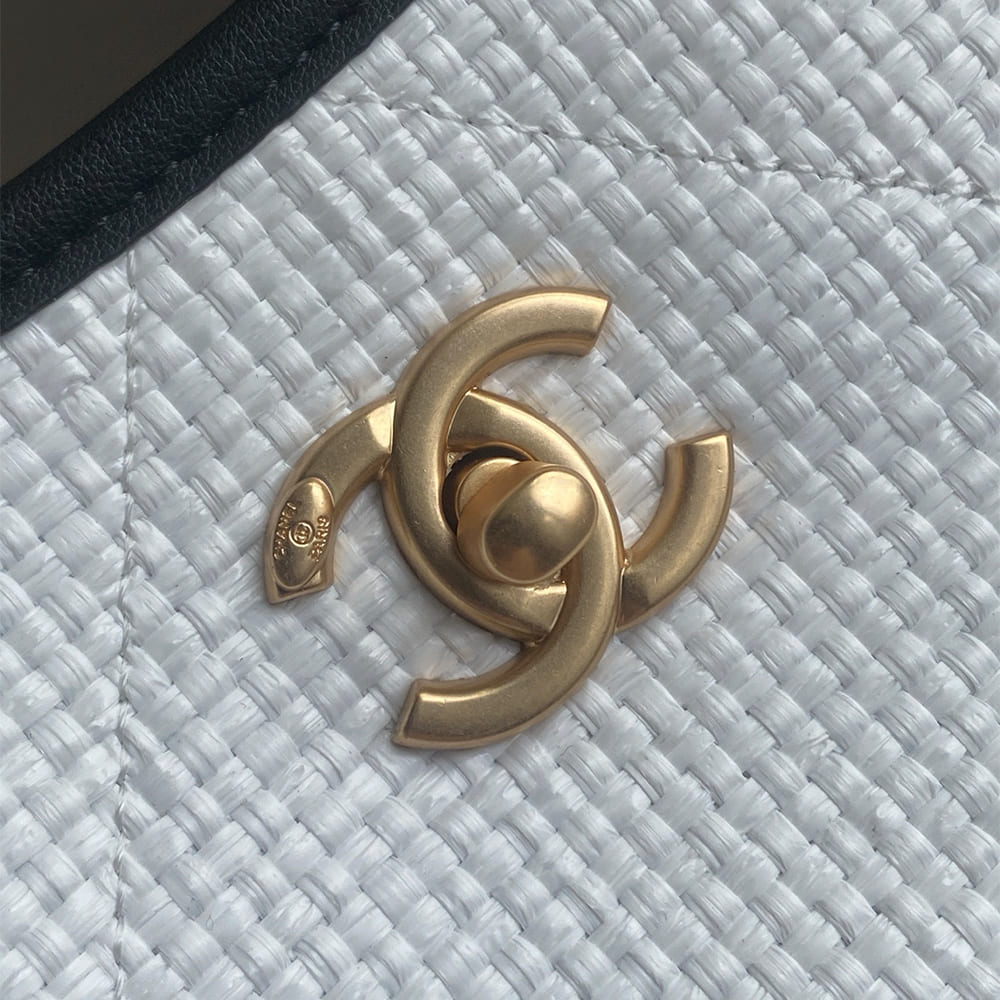 Chanel MAXI SHOPPING BAG(HIGH-END GRADE)