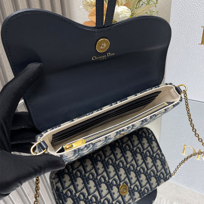 Medium Saddle Pouch with Chain
