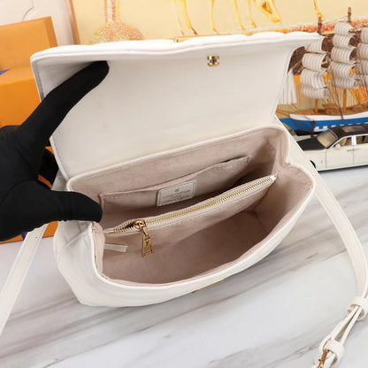 LV Hold Me